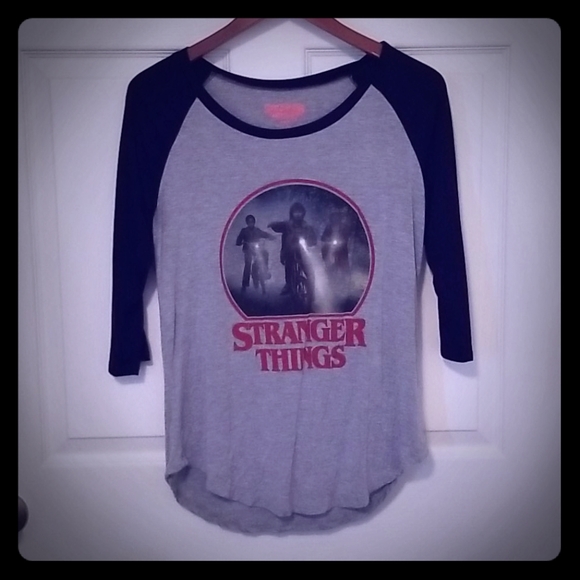 Hot Topic Tops - NEW STRANGER THINGS 3/4 LARGE